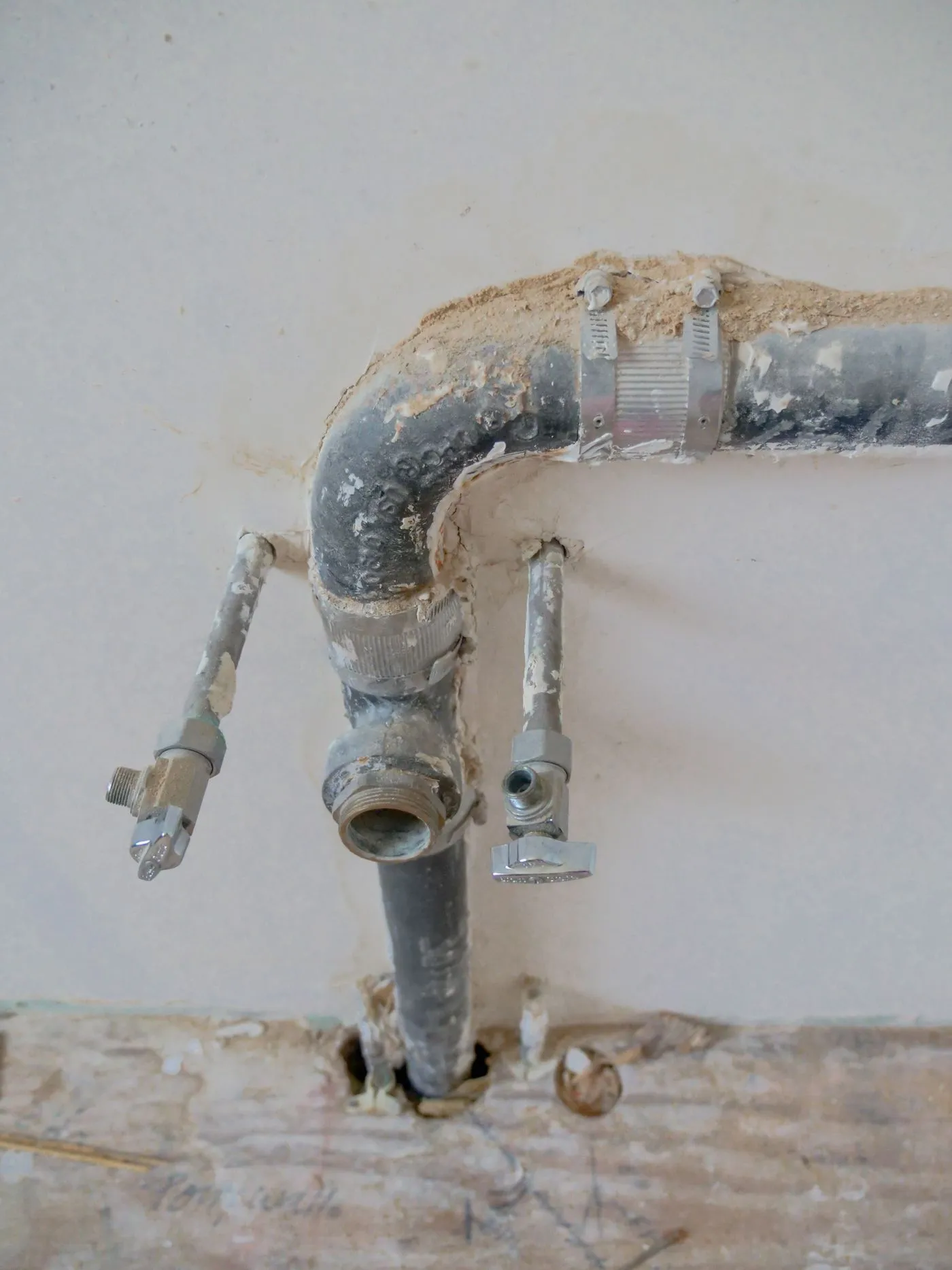 Fuite sur canalisation encastrée
